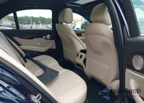 2017 Mercedes-Benz E 300 4Matic z USA, uszkodzony, nr VIN WDDZF4KB7HA052376